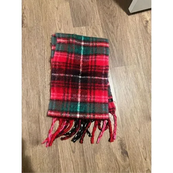 Victoria's Secret Hat and Scarf Set
Scarf and Beanie set Women's - Picture 3 of 5